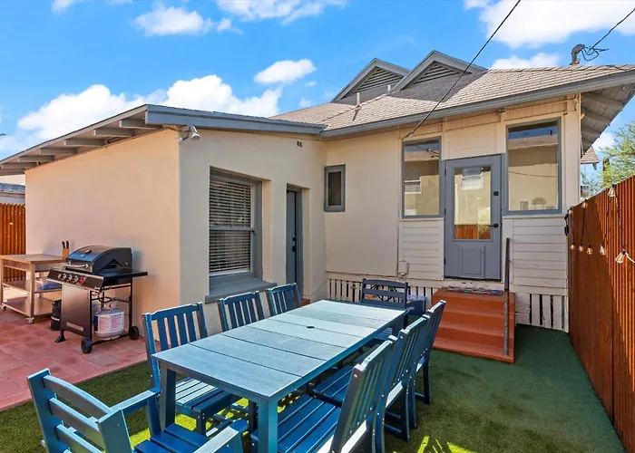 Renovated Historic Gem • Walk To Uofa • Sleeps 8 Holiday home Tucson