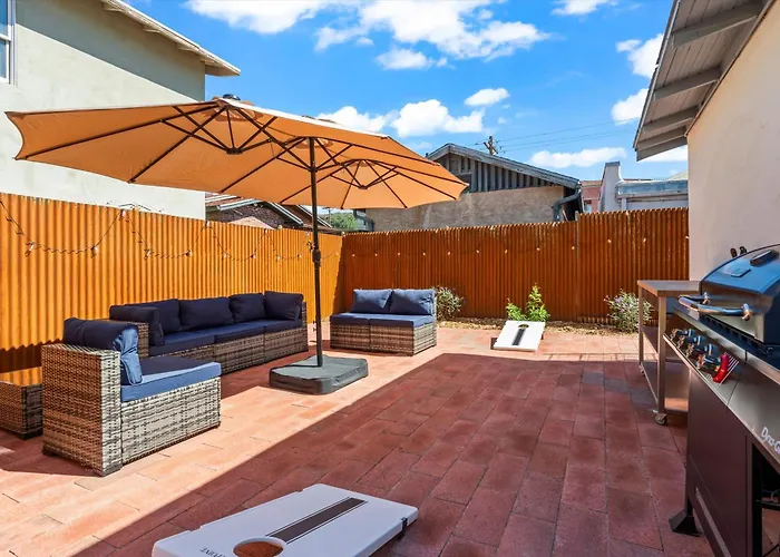 Renovated Historic Gem • Walk To Uofa • Sleeps 8 Tucson