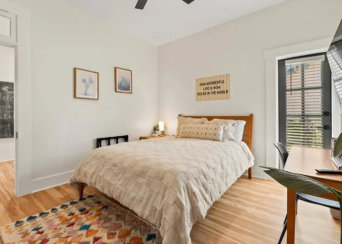 Renovated Historic Gem • Walk To Uofa • Sleeps 8 Holiday home Tucson