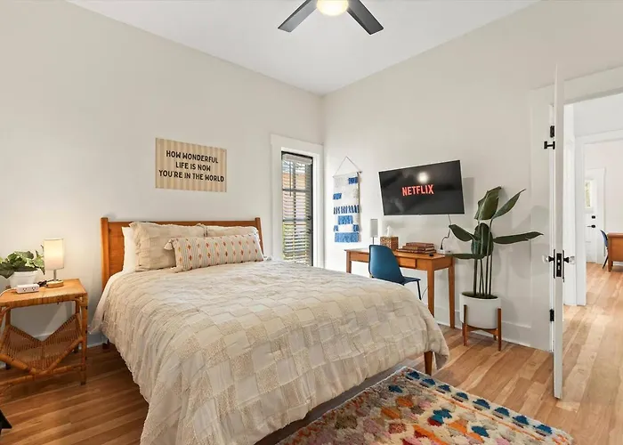 Renovated Historic Gem • Walk To Uofa • Sleeps 8 Holiday home Tucson