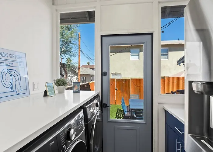 Renovated Historic Gem • Walk To Uofa • Sleeps 8 Holiday home *