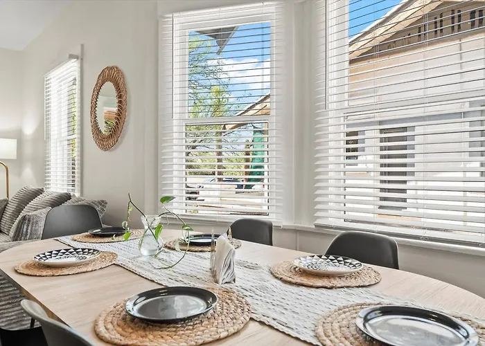 Renovated Historic Gem • Walk To Uofa • Sleeps 8 * Tucson