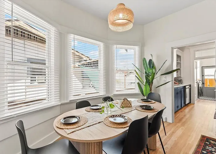Renovated Historic Gem • Walk To Uofa • Sleeps 8 Tucson