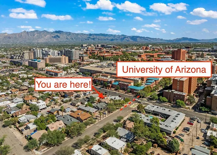 Renovated Historic Gem • Walk To Uofa • Sleeps 8 Holiday home *